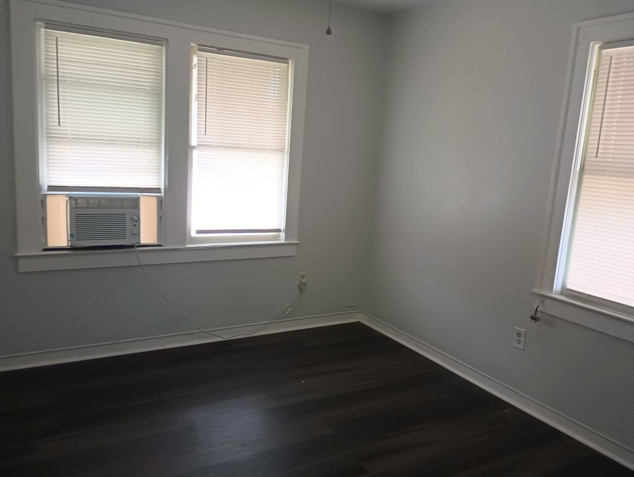 342 S Segrave St - Photo 4 of 13