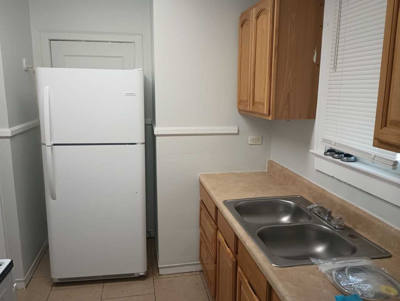 342 S Segrave St - Photo 6 of 13