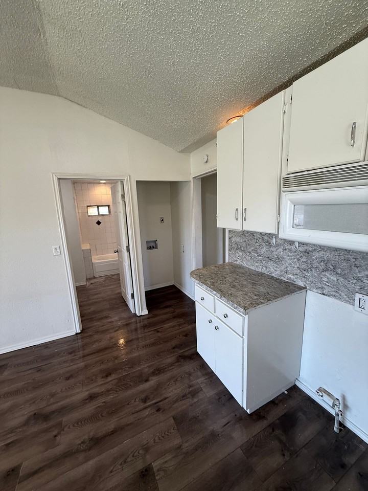 JW 3202 Baylor Street - Photo 3 of 11