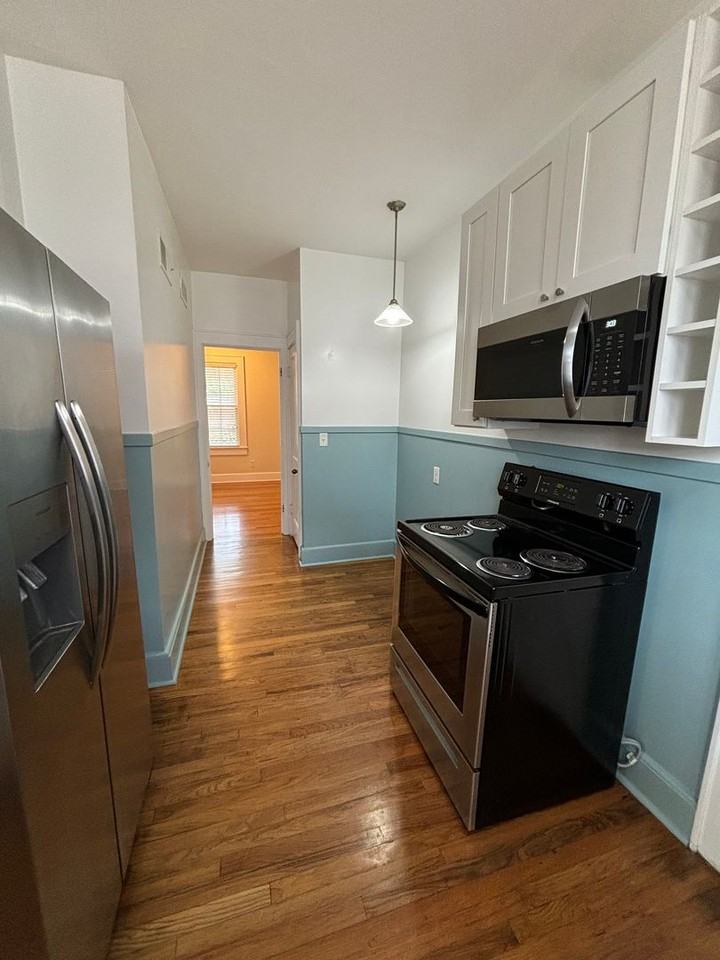 1128 Sw 6th Ave - Photo 3 of 17
