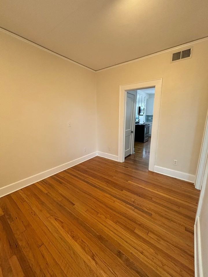 1128 Sw 6th Ave - Photo 6 of 17