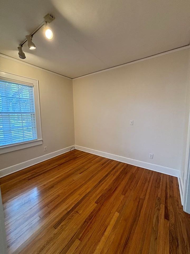 1128 Sw 6th Ave - Photo 7 of 17