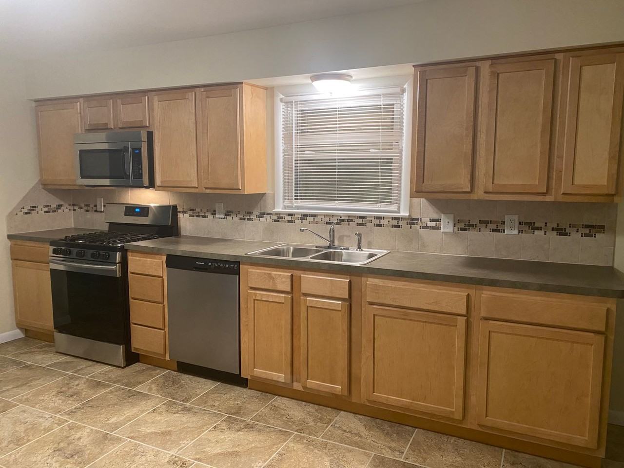 1024 North Rd Se - Photo 2 of 16