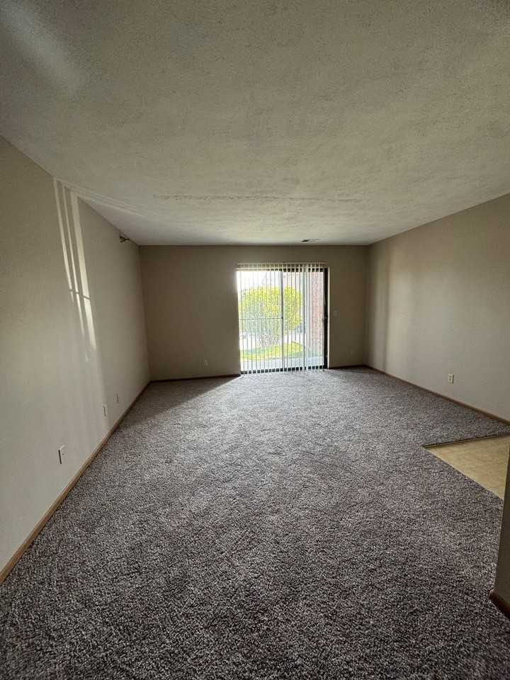 Southwinds Apts. (4712 Virginia St.) - Photo 3 of 21