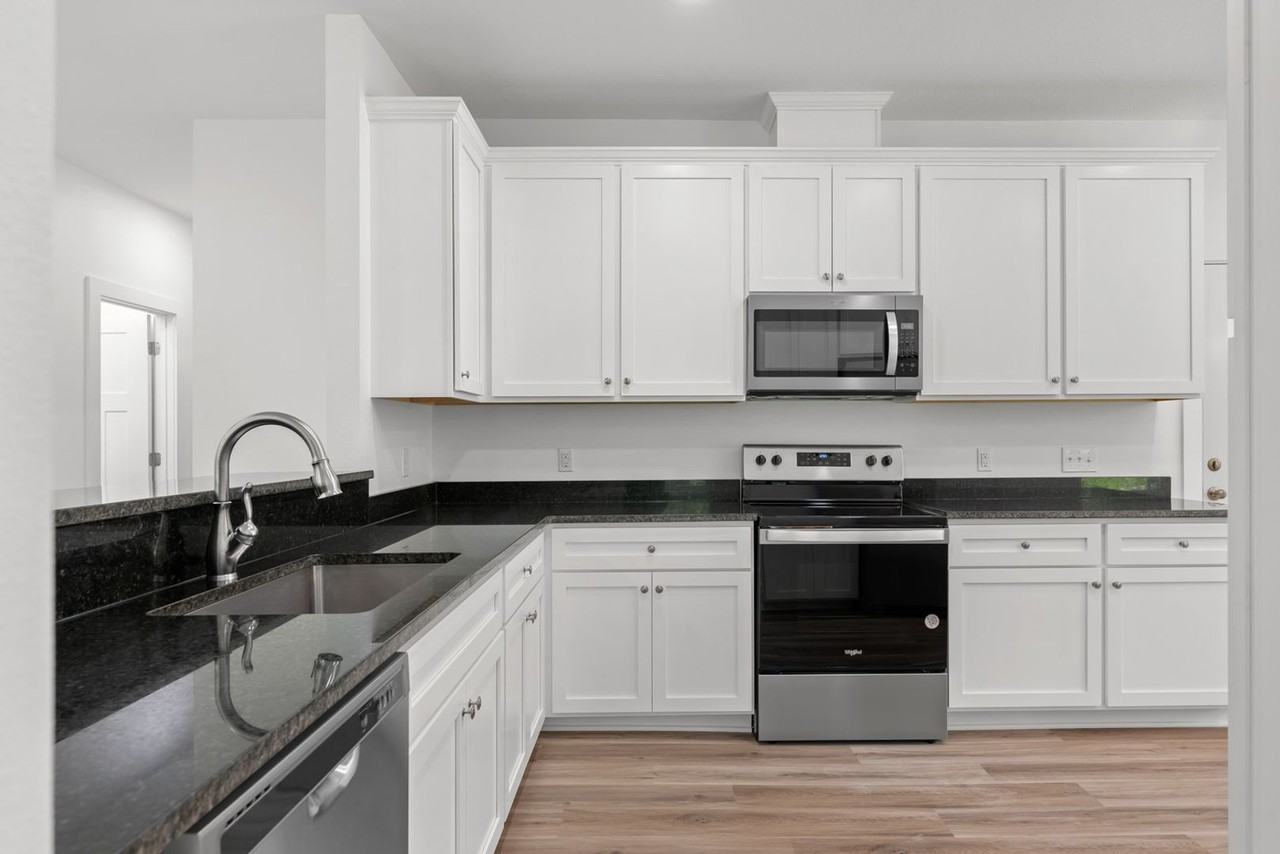 3278 Bernath Dr - Photo 5 of 32