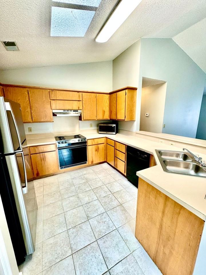 8693 Blackshear Court - Photo 6 of 24