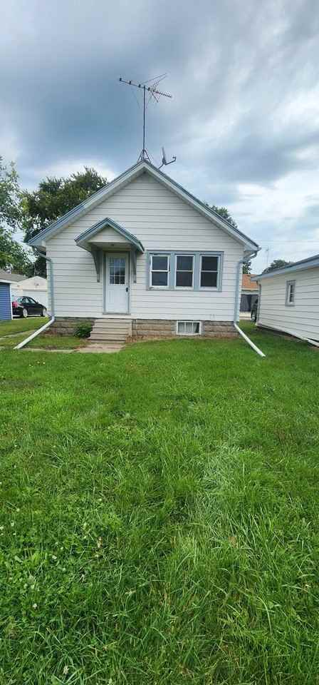 106 11th St Ne - Photo 2 of 8