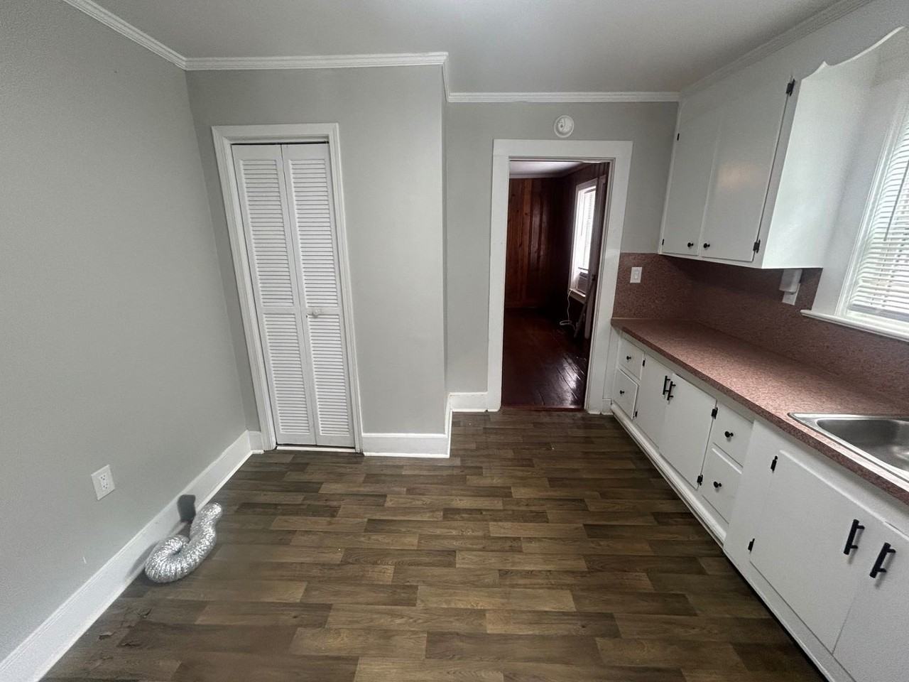 753 Center St - Photo 5 of 18