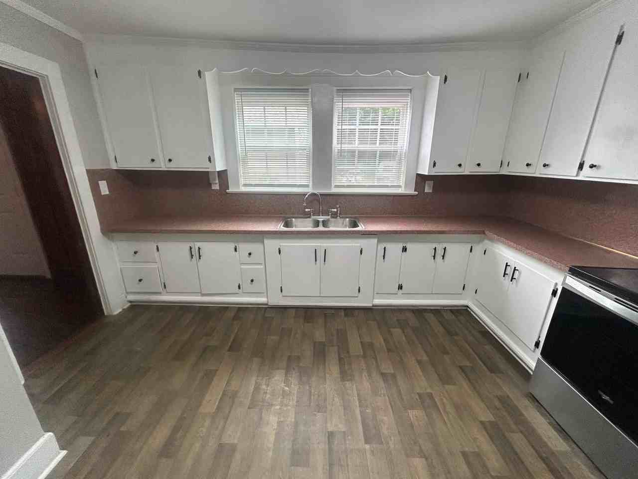 753 Center St - Photo 6 of 18
