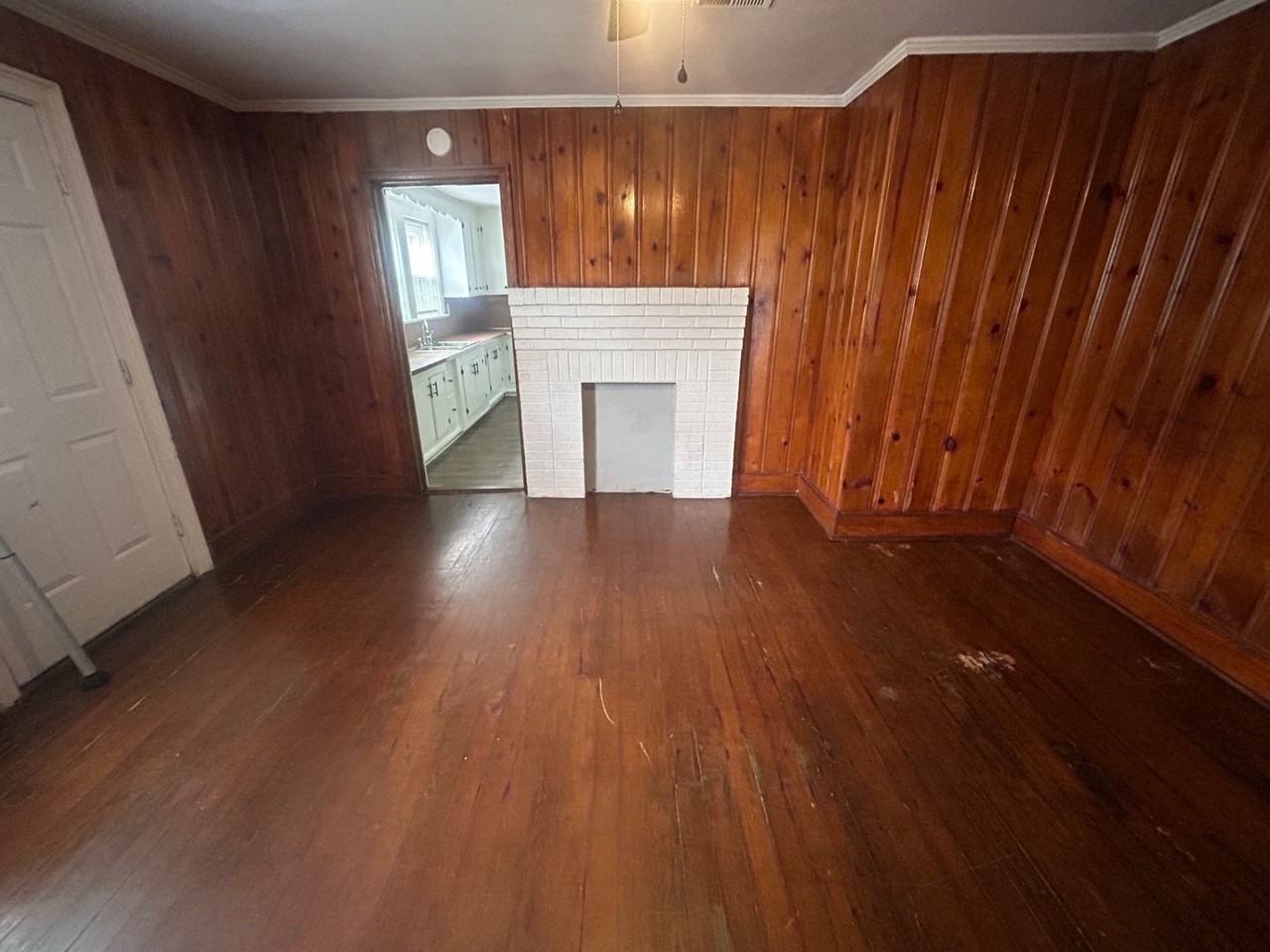 753 Center St - Photo 7 of 18