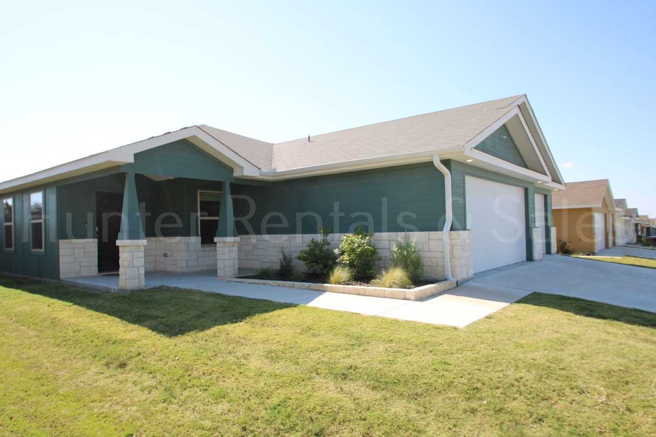 805 Freedom Cir - Photo 2 of 33