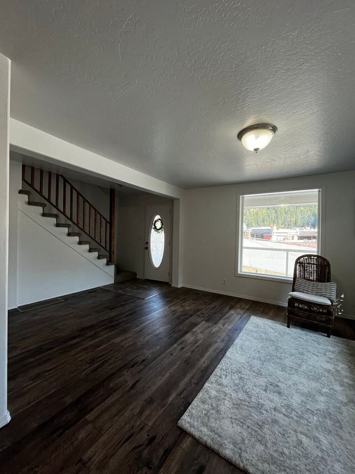 606 Residence St - Photo 4 of 10