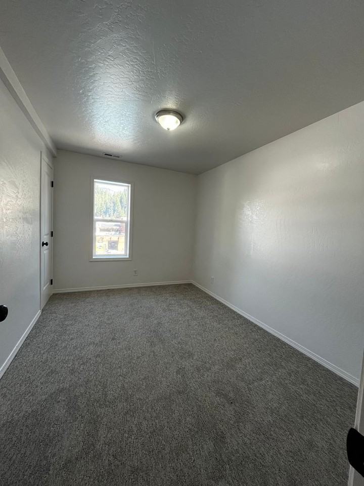 606 Residence St - Photo 7 of 10