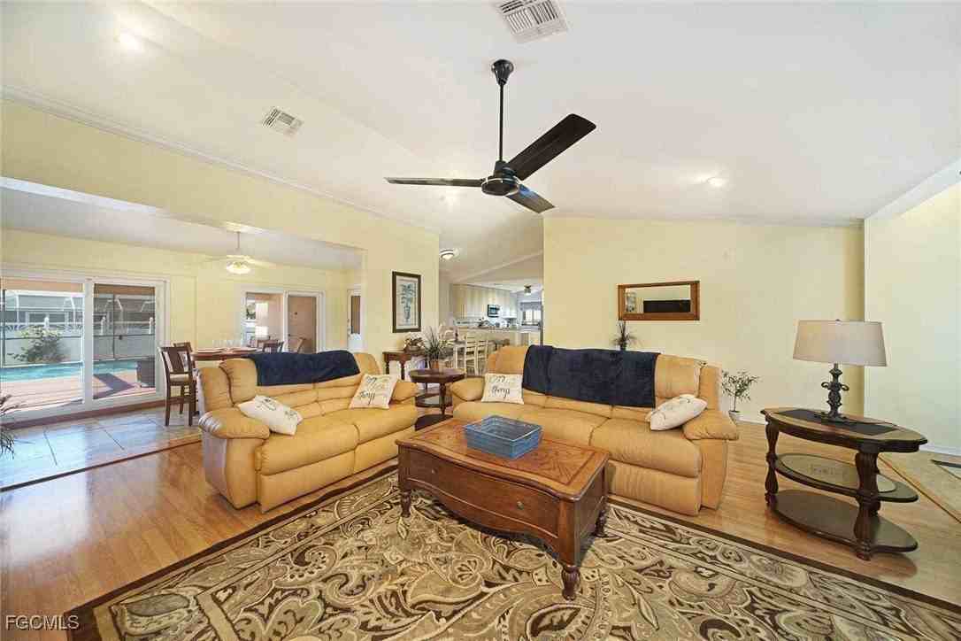 3832 Sw 20th Ave - Photo 5 of 25