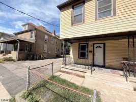 featured image of 17 Stoll St