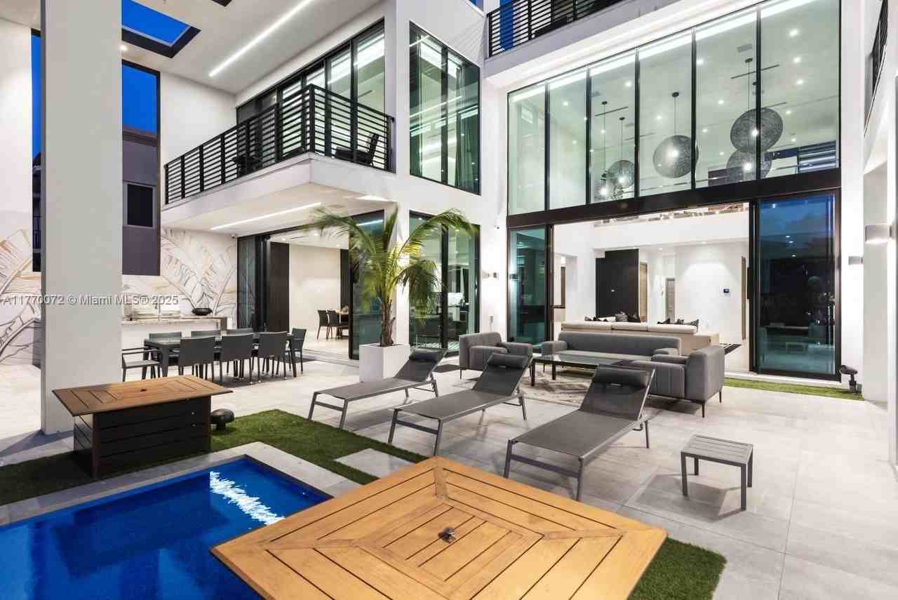 1400 Bayview Dr - Photo 4 of 50