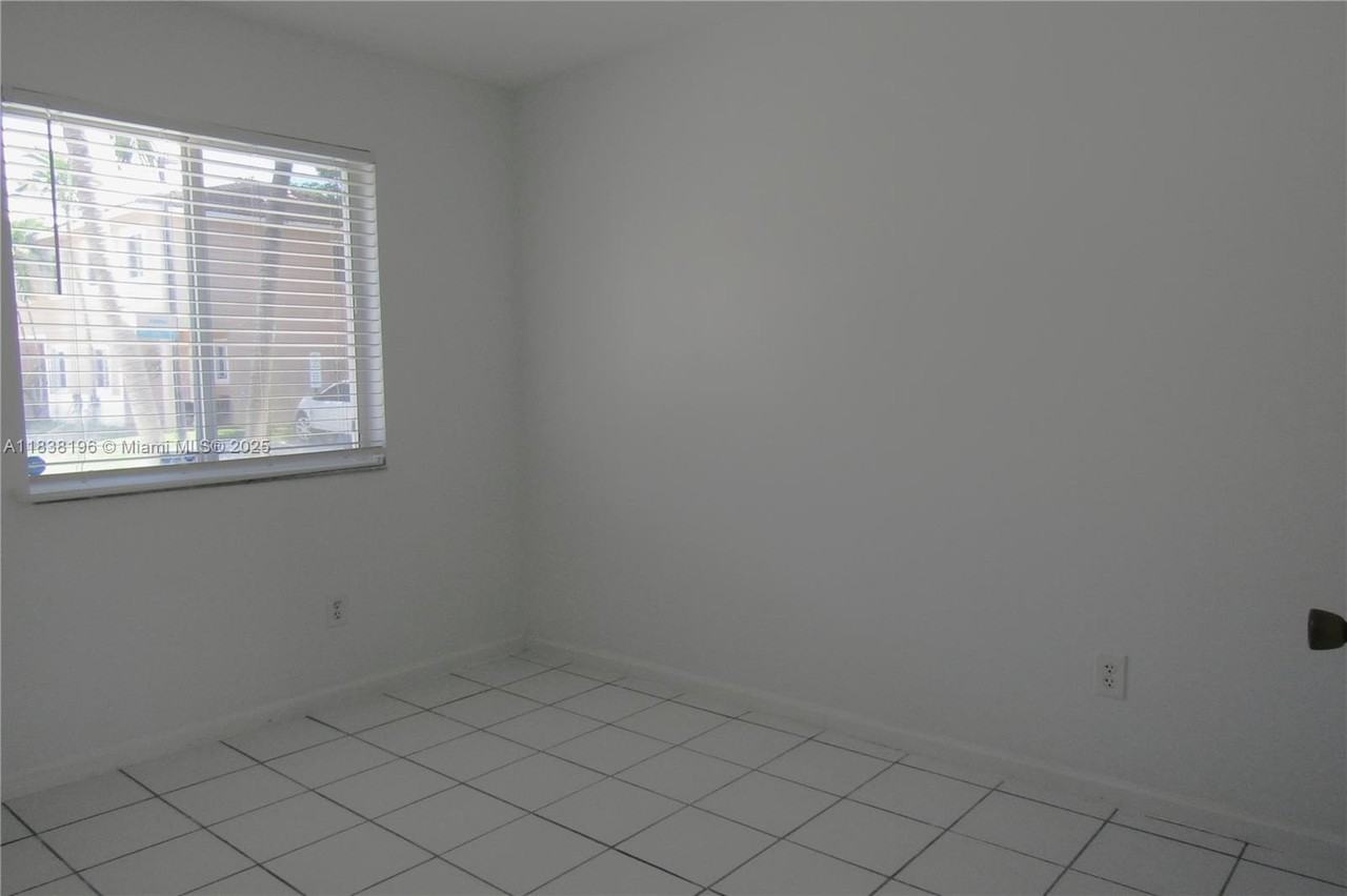 17278 Southwest 139th Court - Photo 2 of 28