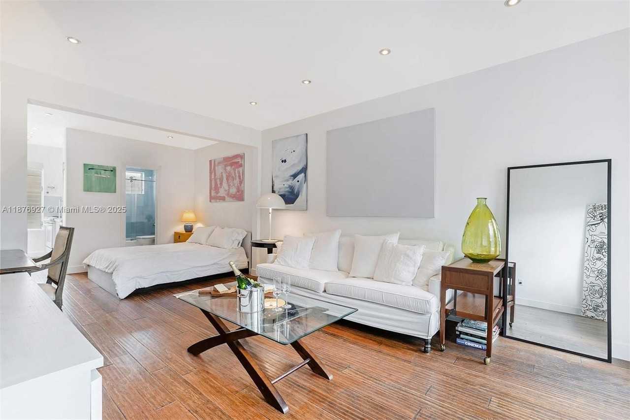 1050 Pennsylvania Avenue #29 - Photo 2 of 23