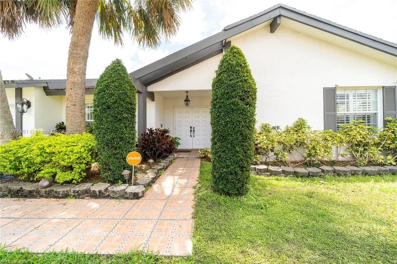 7354 Nw 49th Ct - Photo 2 of 10