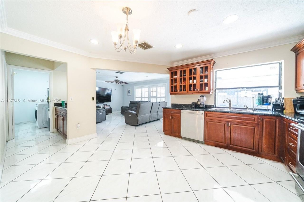 7354 Nw 49th Ct - Photo 7 of 10