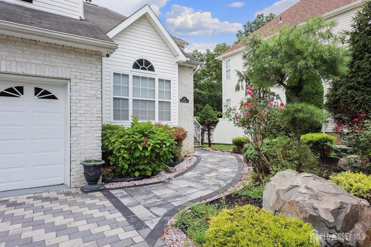 45 Carter Dr - Photo 4 of 38