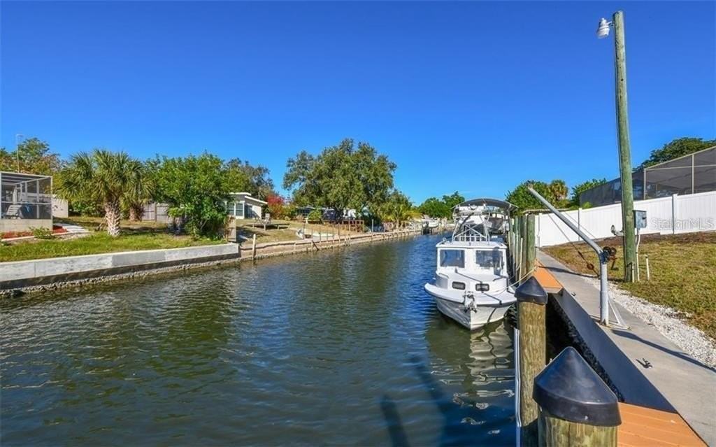 404 Bryn Mawr Is - Photo 2 of 21