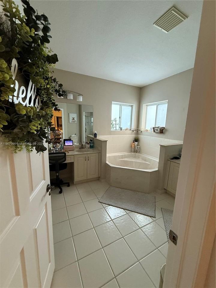 1954 Se 23rd Ter - Photo 3 of 8