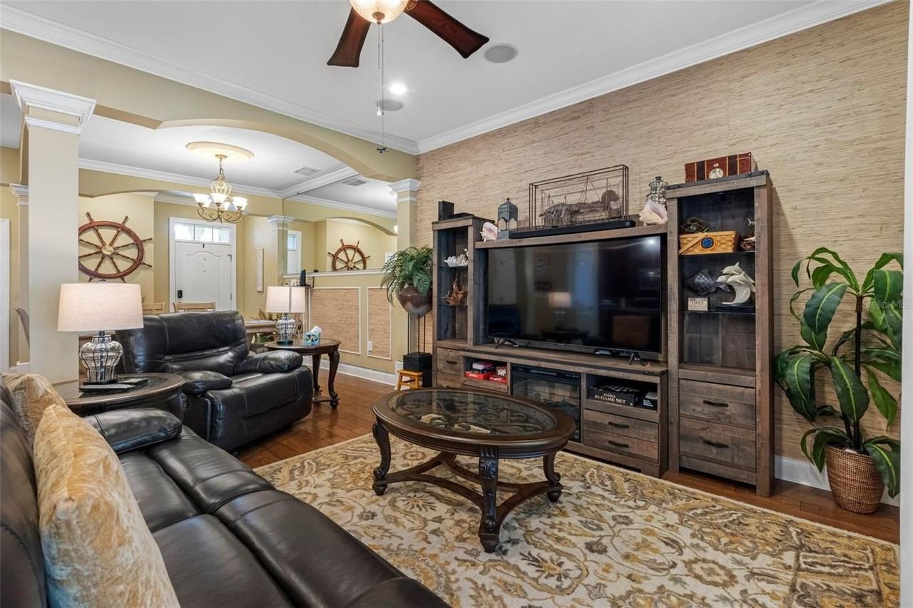 10685 Whittington Ct - Photo 7 of 46