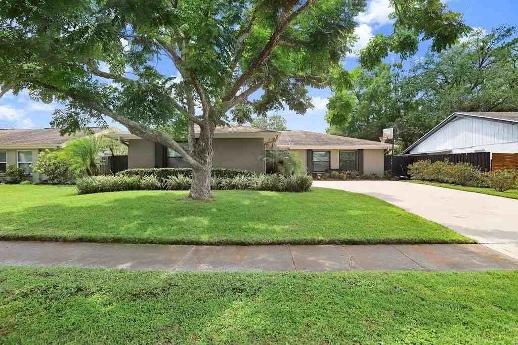 4412 Stonehenge Rd - Photo 3 of 33