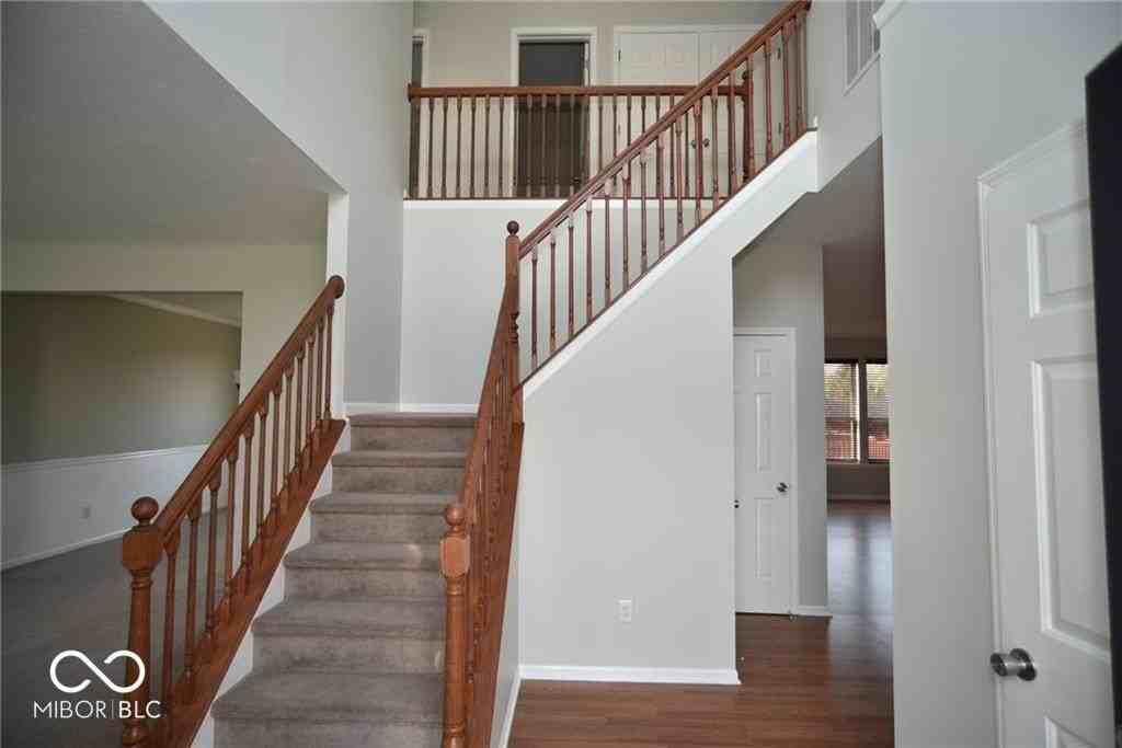 5742 Cantigny Way N - Photo 6 of 31