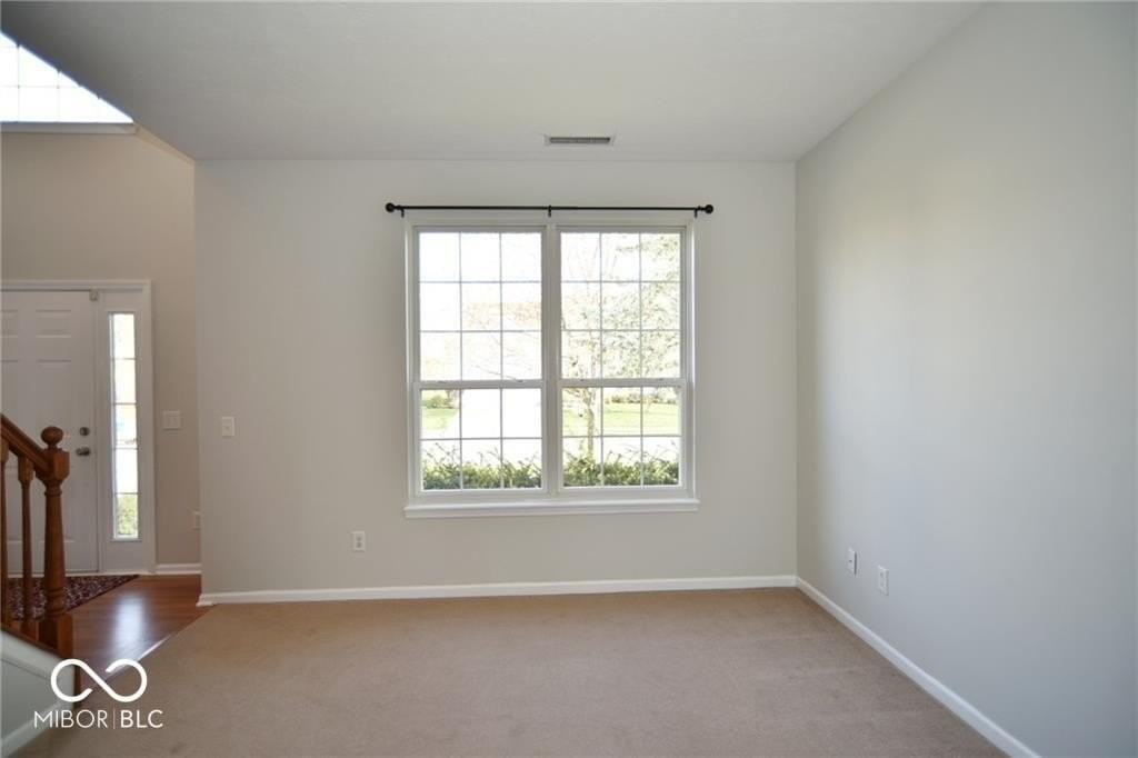 5742 Cantigny Way N - Photo 7 of 31