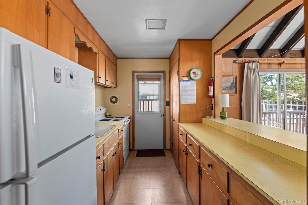 66 Bungalow Walk - Photo 4 of 11