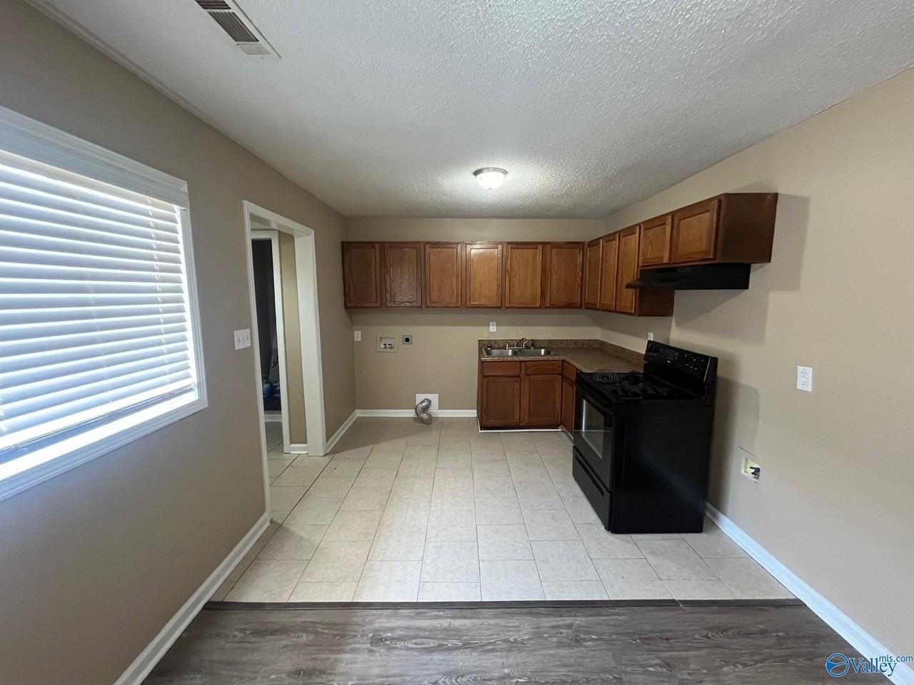 1002 6th Ave Sw - Photo 5 of 16