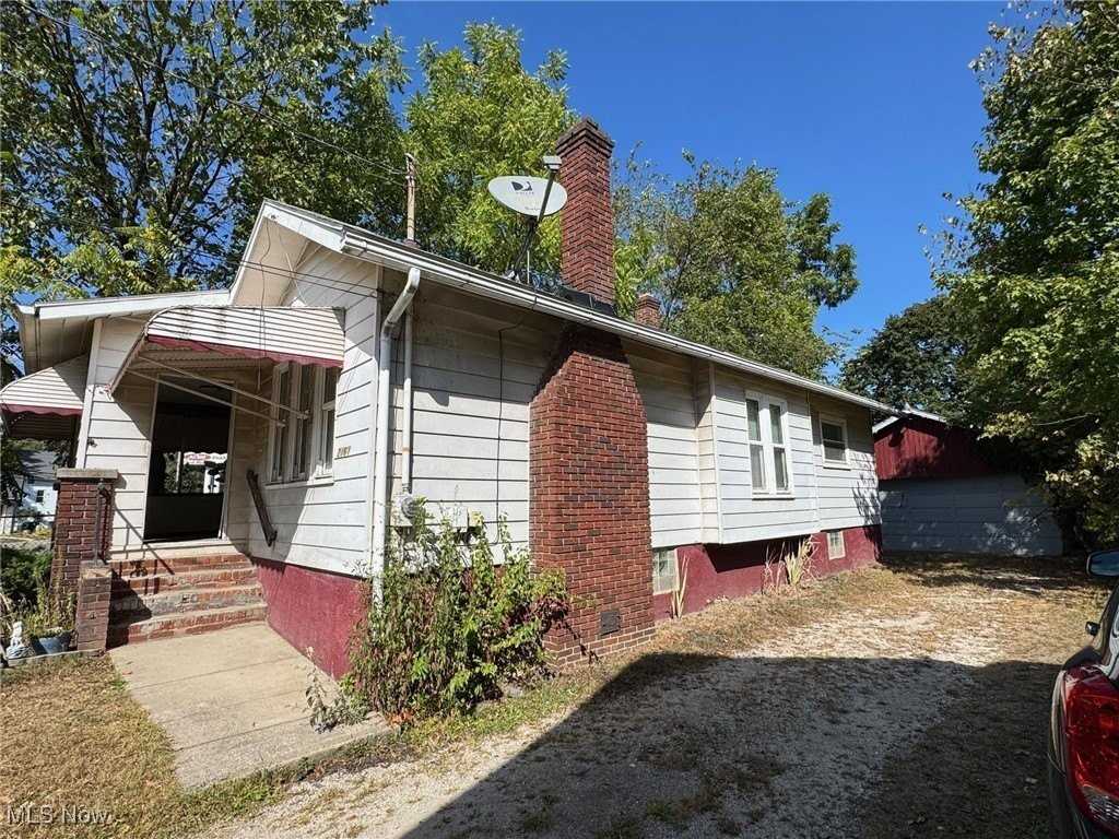 2161 East Ave - Photo 2 of 9