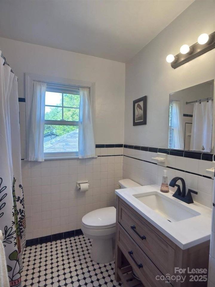 300 Charlotte St - Photo 5 of 11