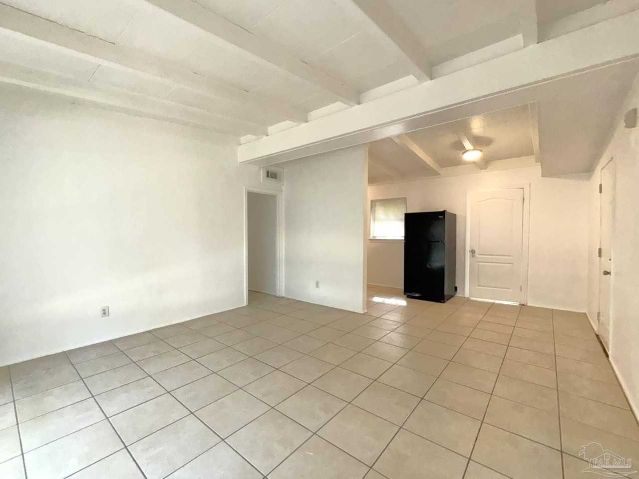 208 Aquamarine Ave - Photo 3 of 9