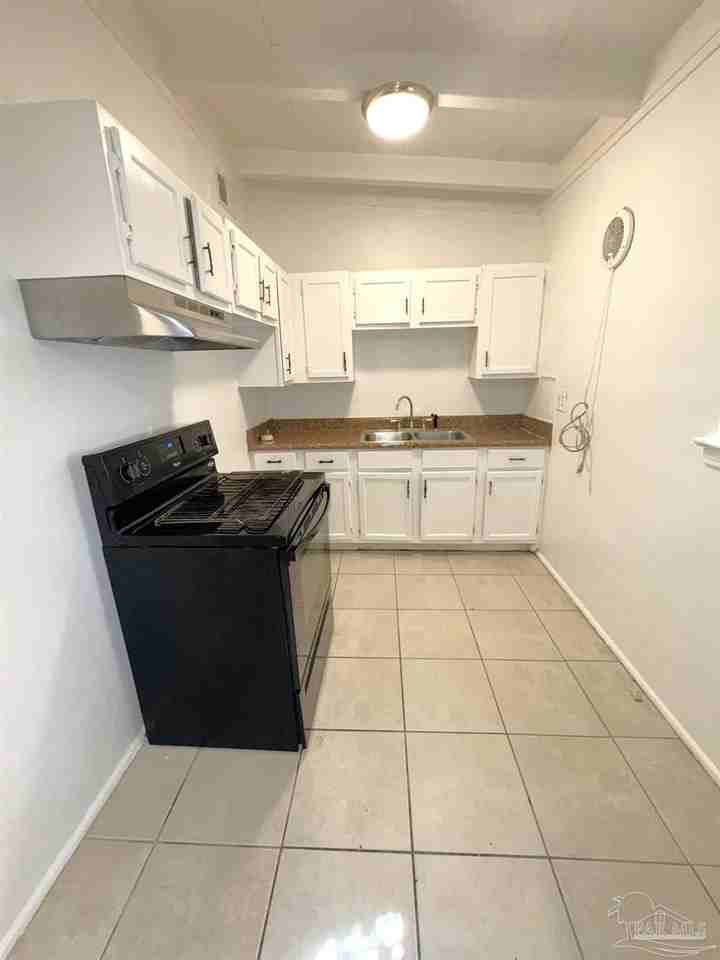 208 Aquamarine Ave - Photo 4 of 9