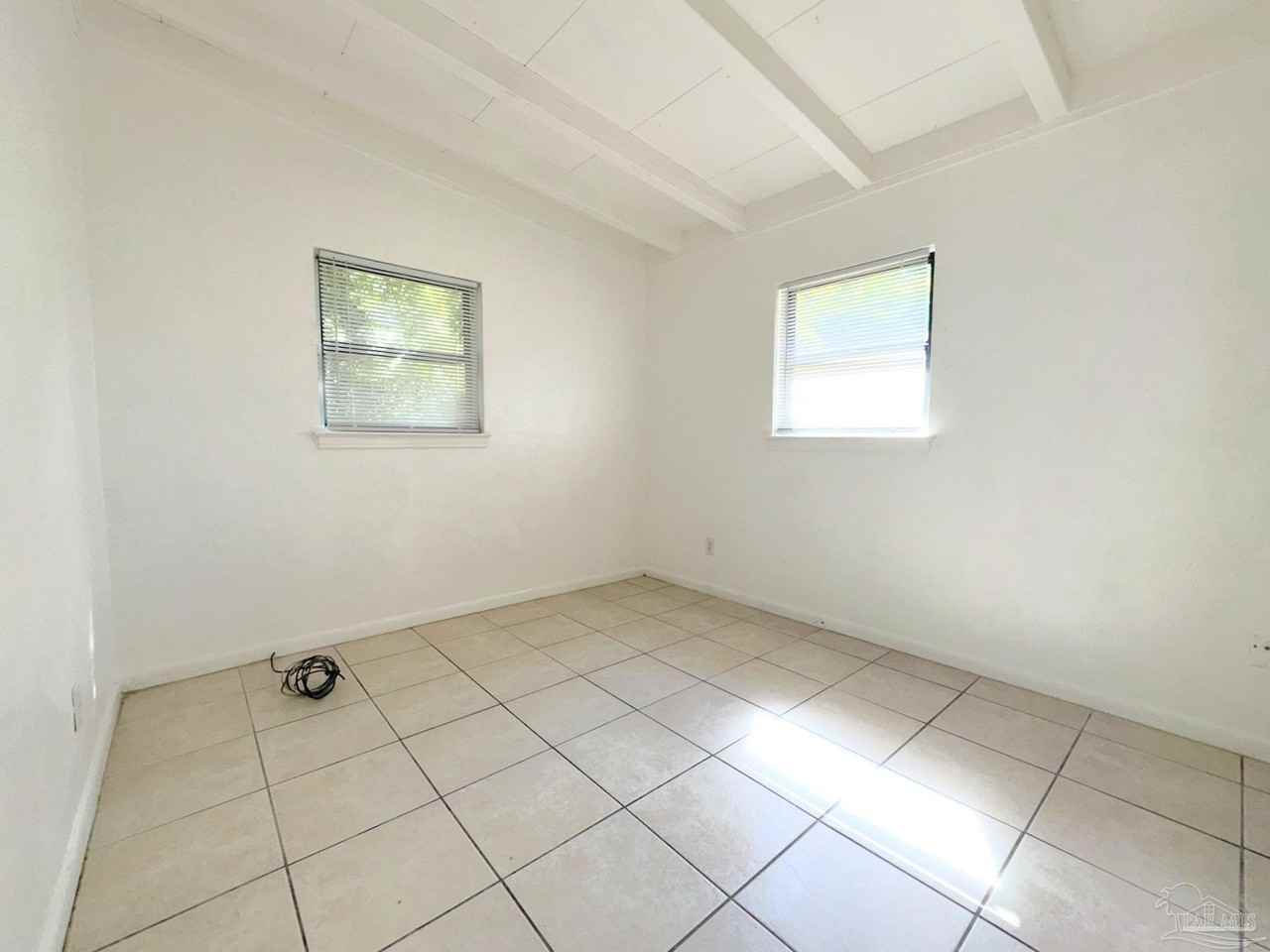 208 Aquamarine Ave - Photo 5 of 9