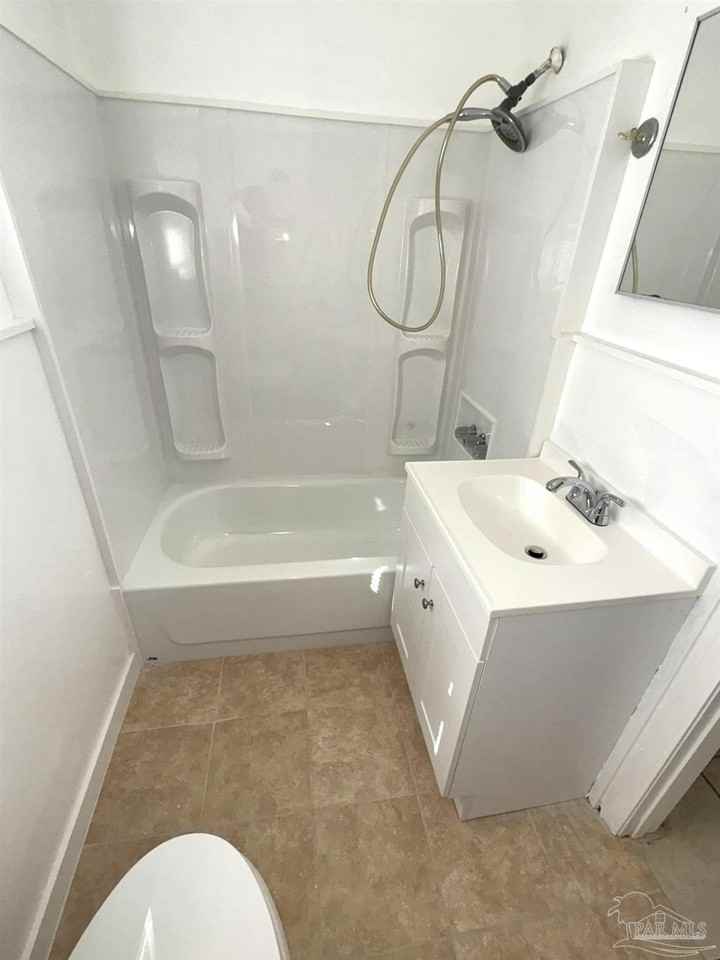 208 Aquamarine Ave - Photo 7 of 9