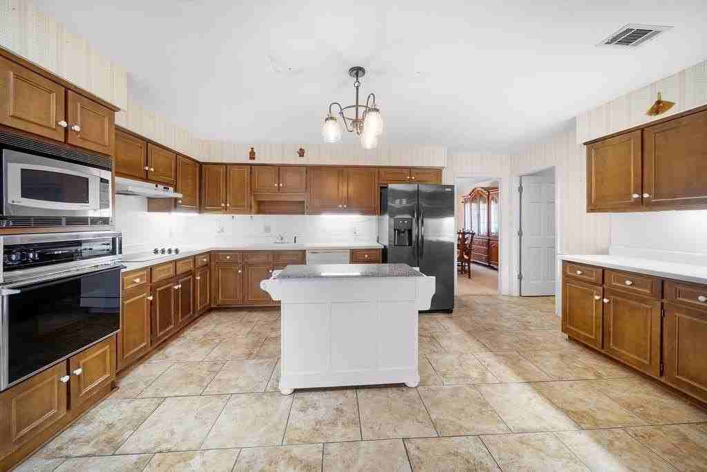 5004 22nd Ave - Photo 6 of 21