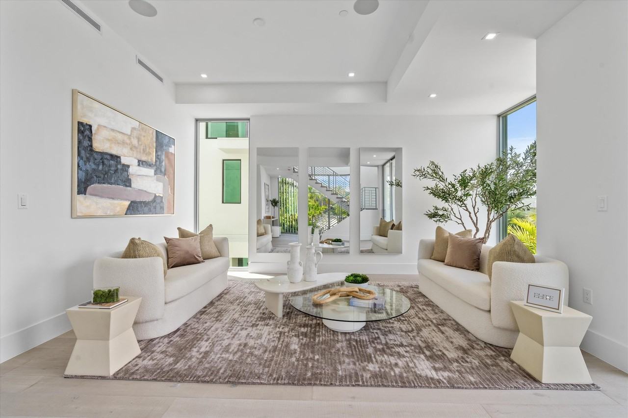 1070 Del Harbour Dr - Photo 6 of 50