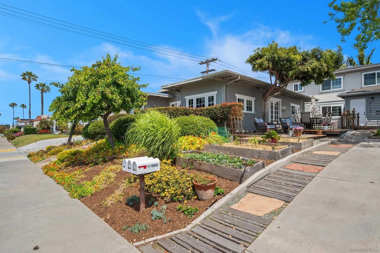 1971 Ebers St - Photo 2 of 42