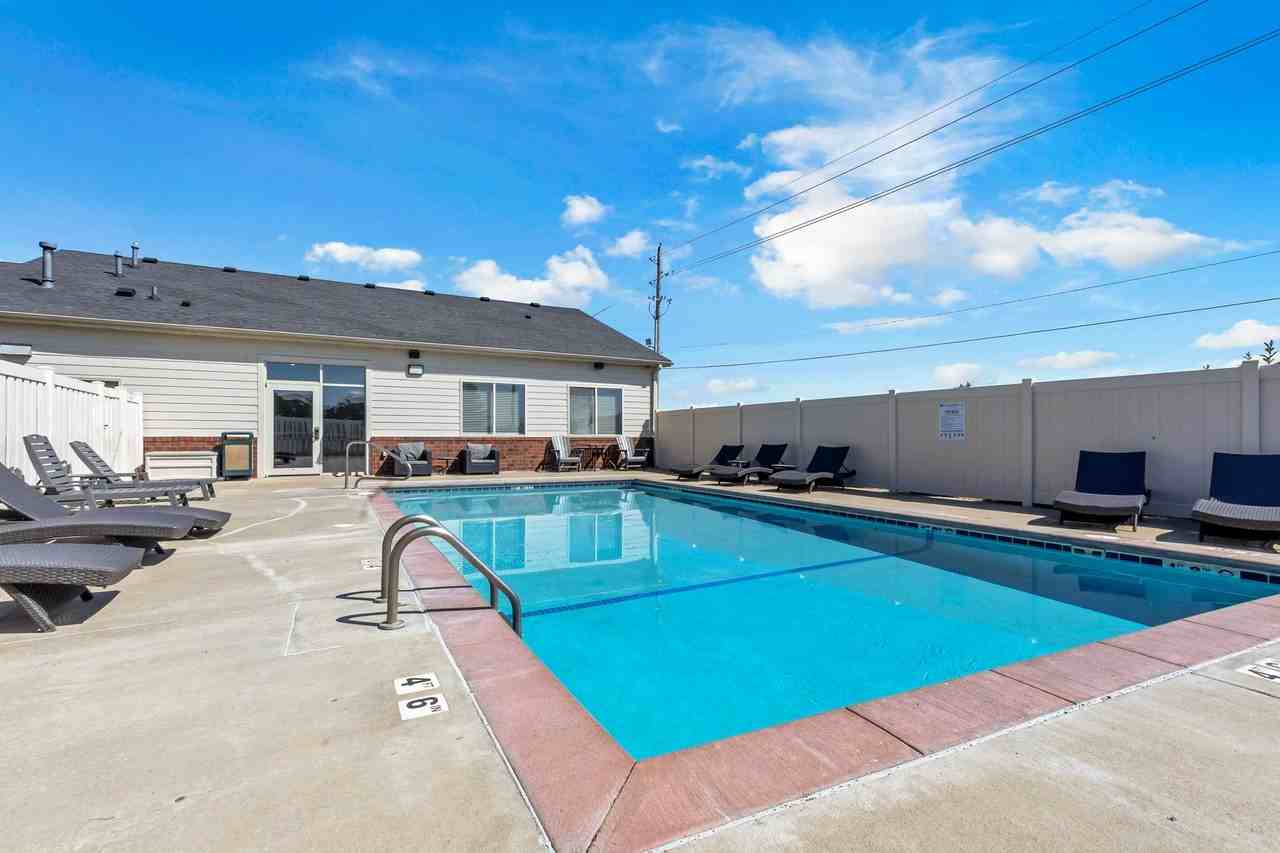 Prairiewood Apartments and Townhomes - Photo 4 of 40