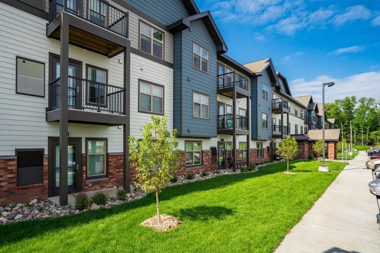 Vista Apartments - Photo 2 of 18