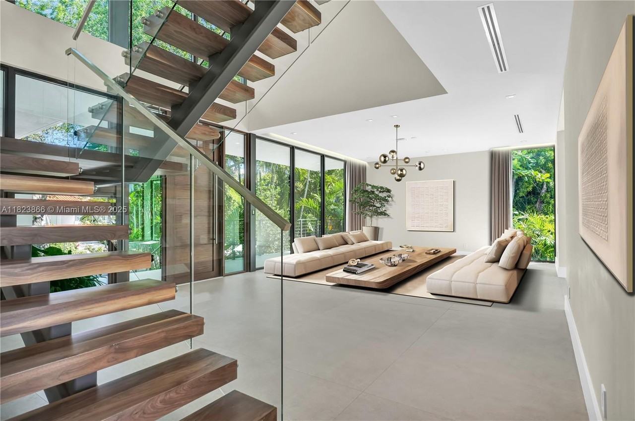 100 Hampton Lane - Photo 2 of 22