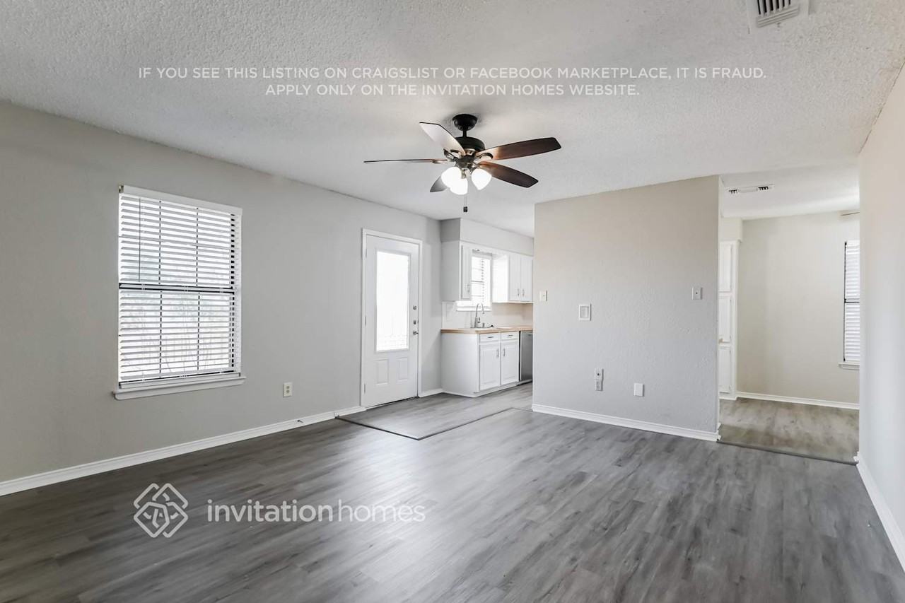 203 Briar Creek Dr - Photo 3 of 16