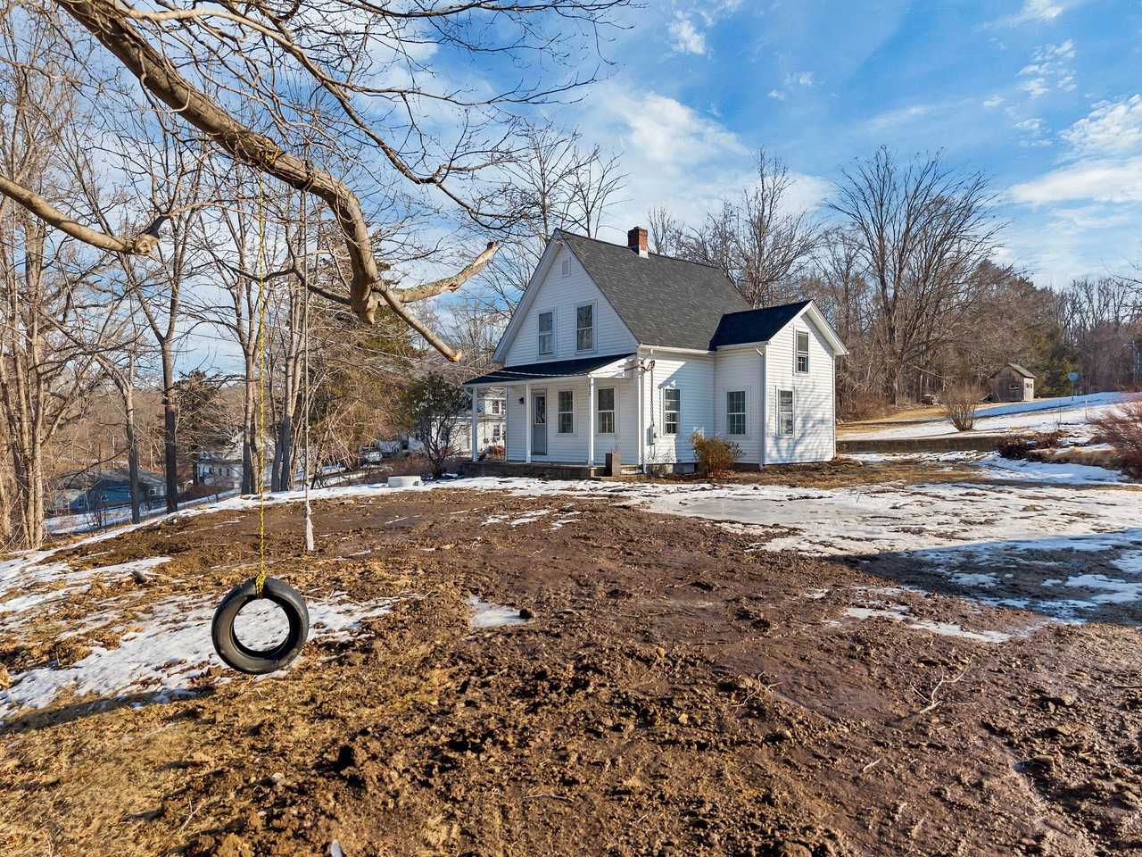 620 Town Street - Photo 3 of 44