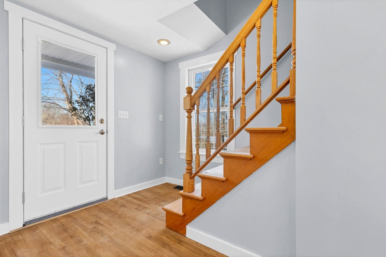 620 Town Street - Photo 5 of 44