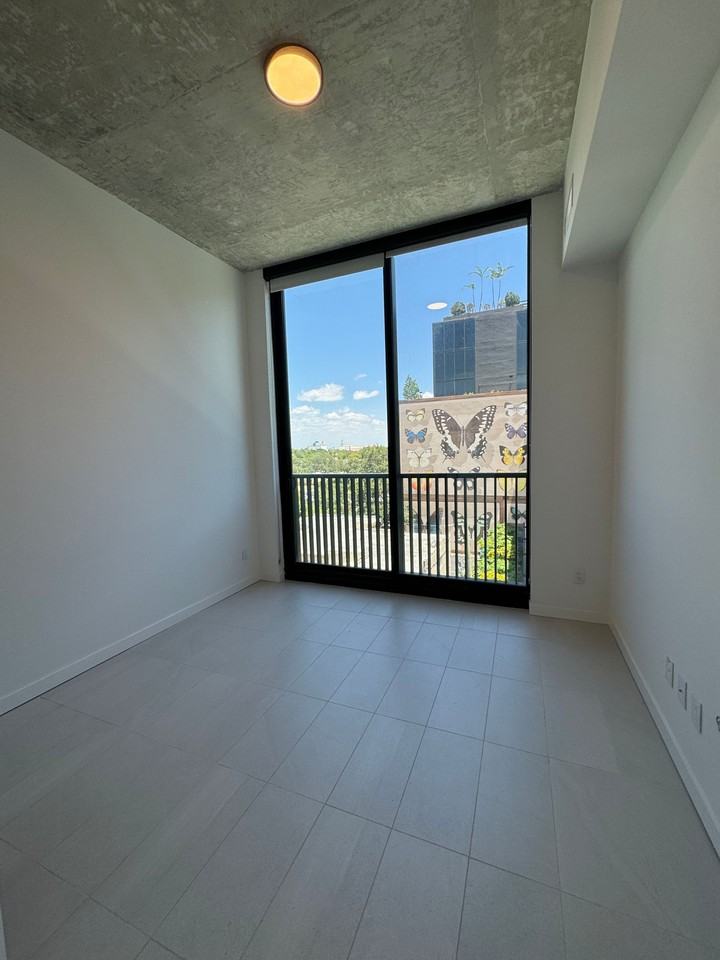 112 Northwest 31st Street #A2 - Photo 4 of 26