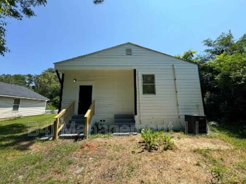 407 Circus St - Photo 2 of 7